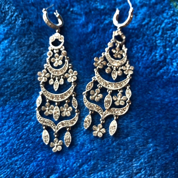 Beautiful chandelier studded earrings - Picture 2 of 8